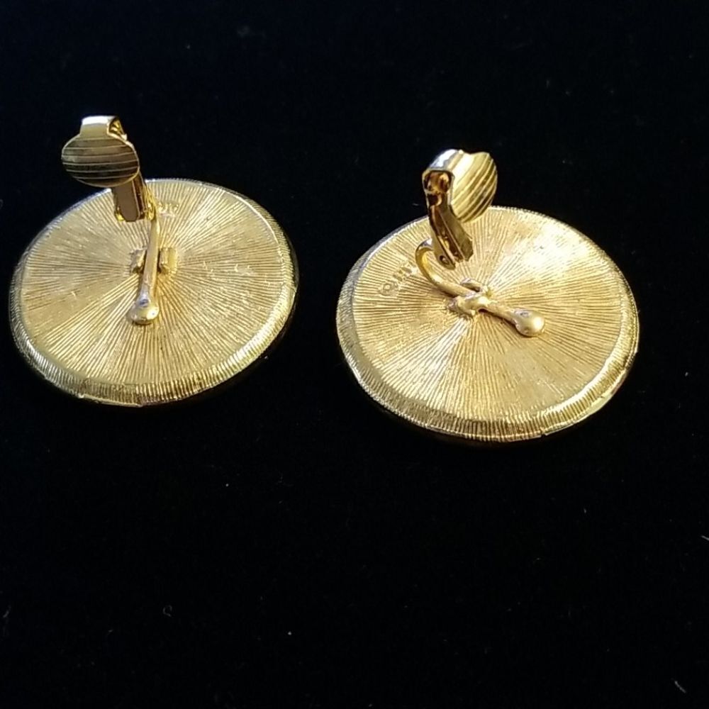 Vintage clip on earrings - Picture 4 of 7